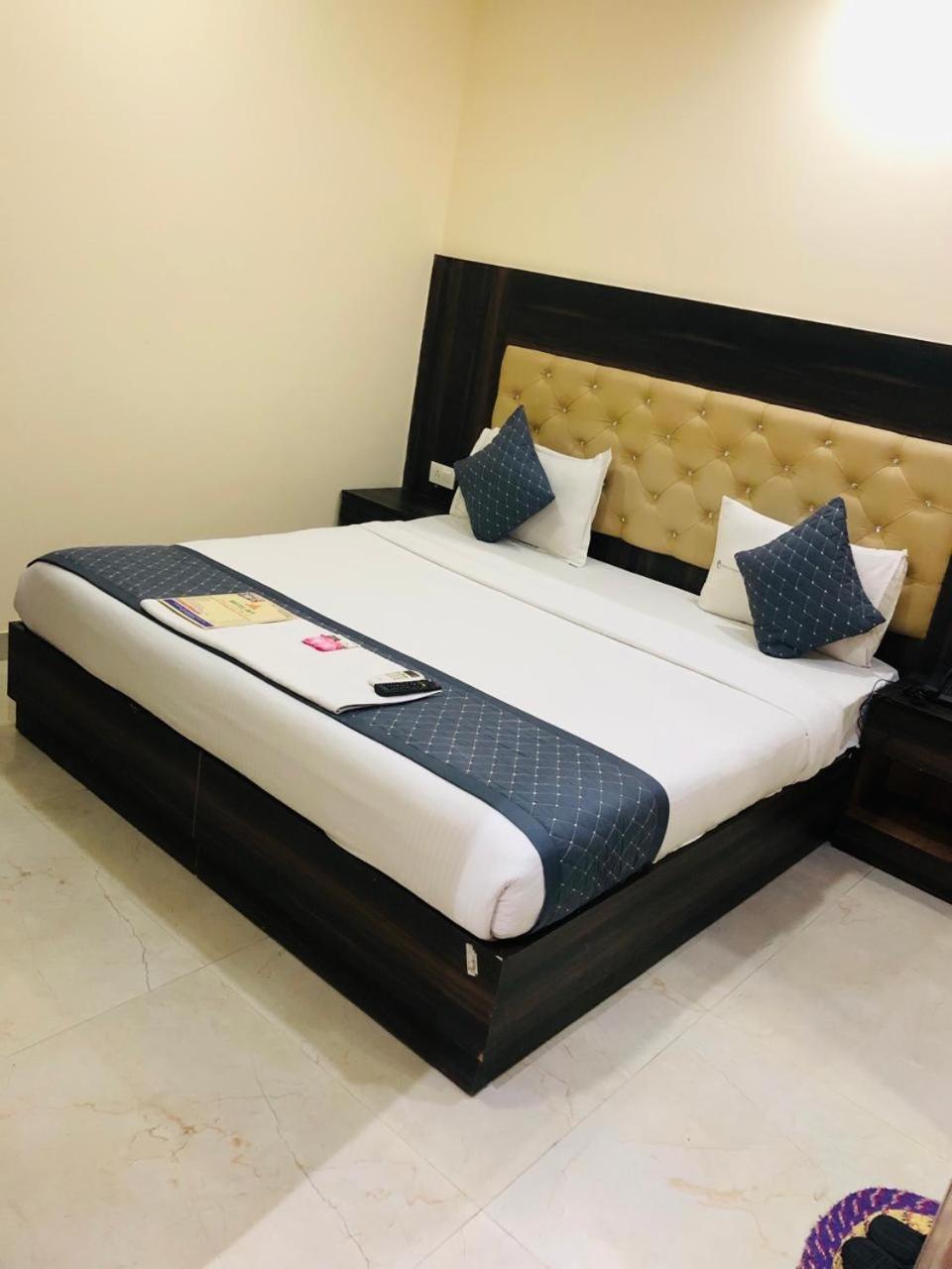 Hotel Ivy Plaza Near Igi Airport New Delhi Bagian luar foto